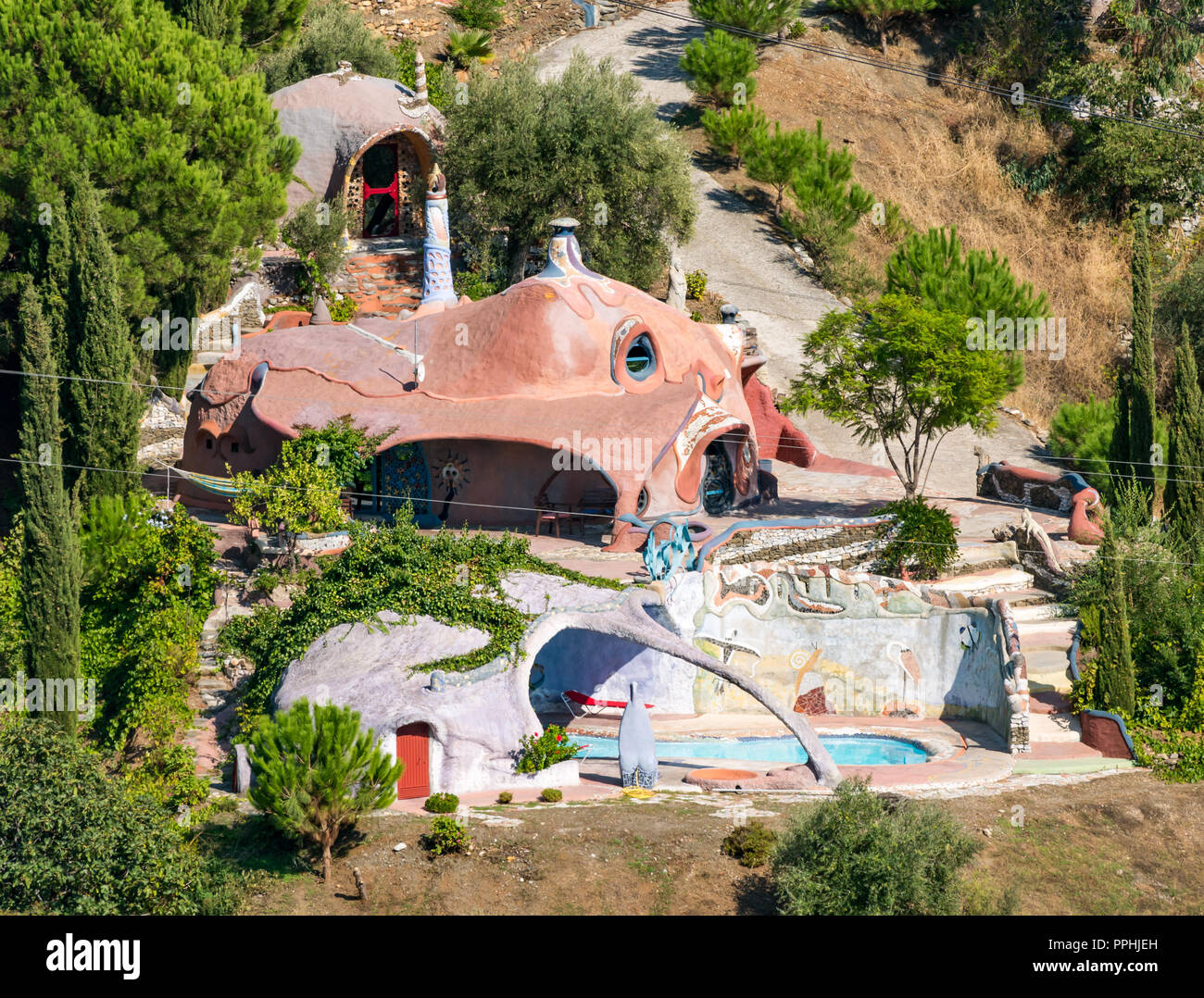 Ungewöhnliches Haus im Gaudi Stil mit Pool, Archez, Mudejar Route, Axarquia, Andalusien, Spanien Stockfoto