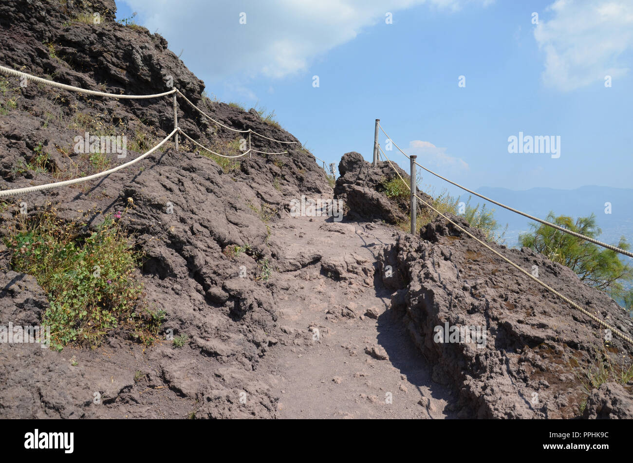 Den Vesuv, Italien. Wanderweg Wanderweg um den Rand des Vulkans Stockfoto