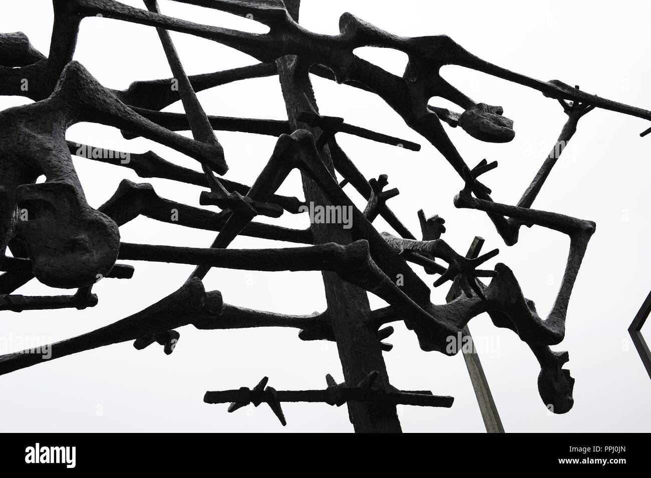 Kz Dachau. Ns-Lager von Gefangenen in 1933 geöffnet. Skulptur internationalen Monument, 1968, von Nandor Glid (1924-1997). Deutschland. Stockfoto