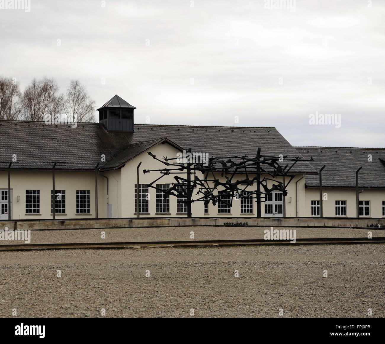 Kz Dachau. Ns-Lager von Gefangenen in 1933 geöffnet. Internationalen Mahnmal. Erste, Skulptur internationalen Monument, 1968, von Nandor Glid (1924-1997). Deutschland. Stockfoto