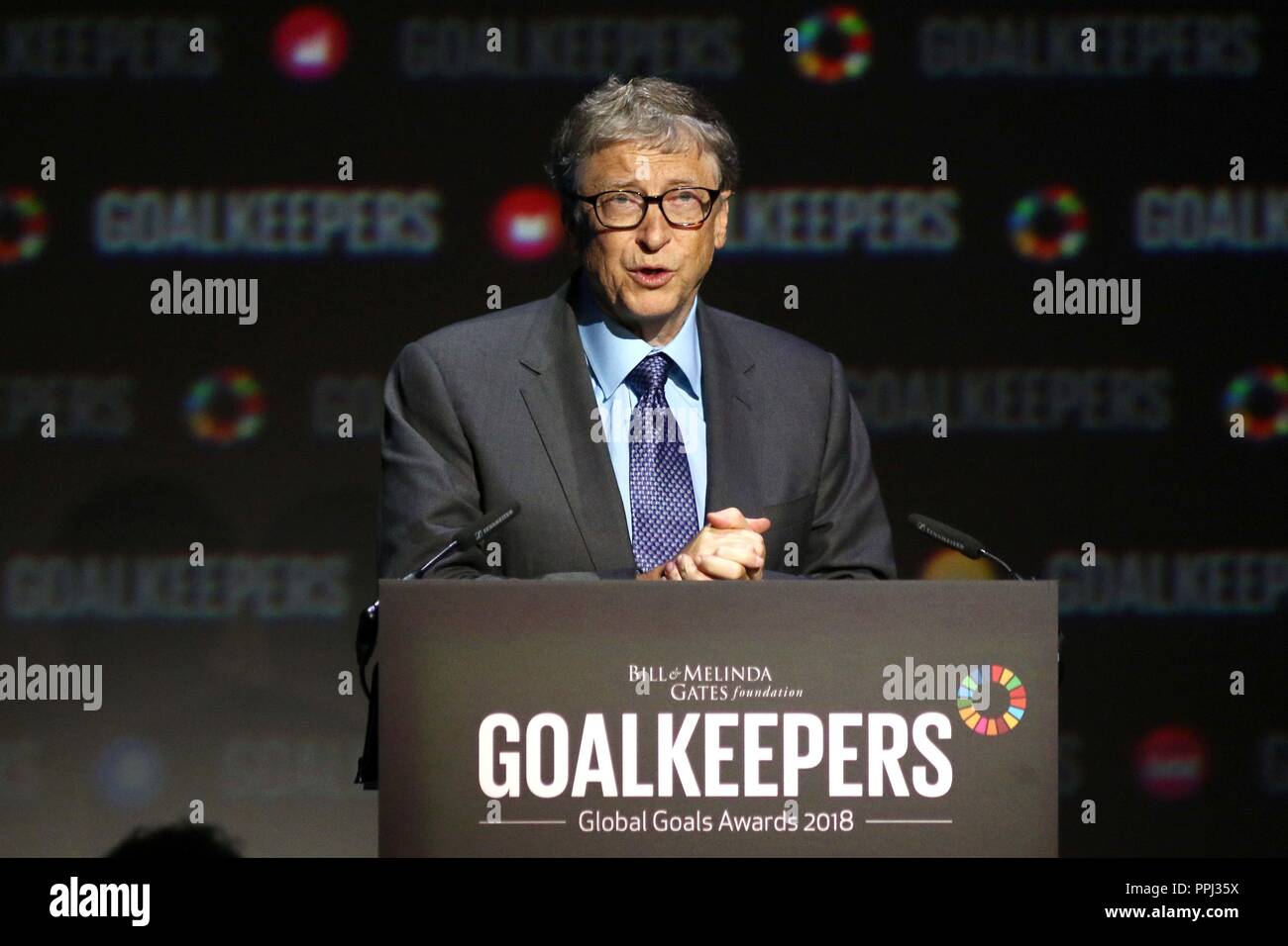 Bill Gates spricht während der Goalkeeper Global Goals Awards im Jazz im Lincoln Center in New York. Torhüter sind eine Initiative der Bill & Melinda Gates Foundation, um das Bewusstsein für die globalen Ziele für nachhaltige Entwicklung zu schärfen, die die Staats- und Regierungschefs der Welt 2015 unterzeichnet haben. Stockfoto