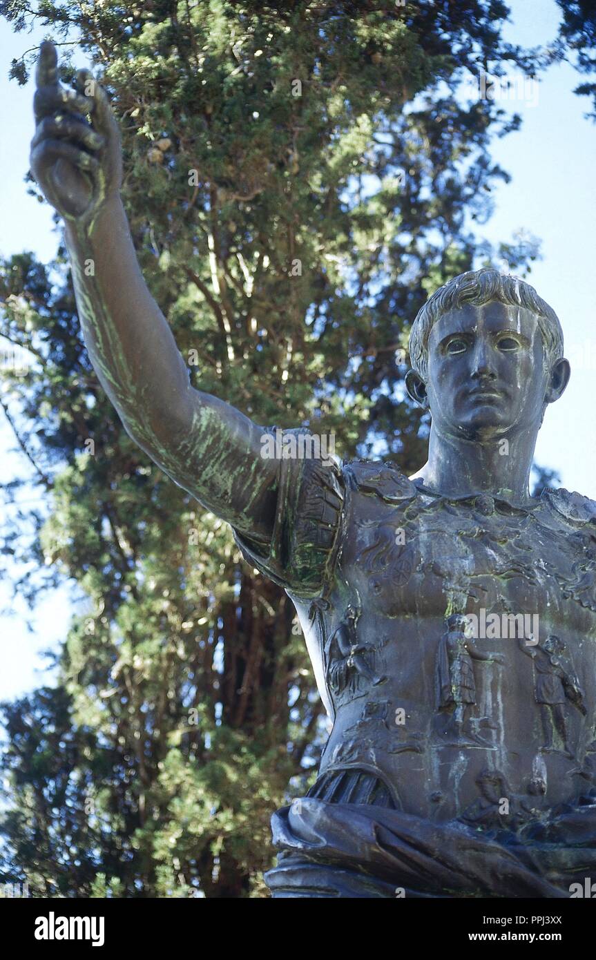 Augustus (63 V.CHR.-14 N.CHR.). Römische Kaiser. Statue. Replik. Patrizier. Tarragona. Katalonien. Spanien. Stockfoto