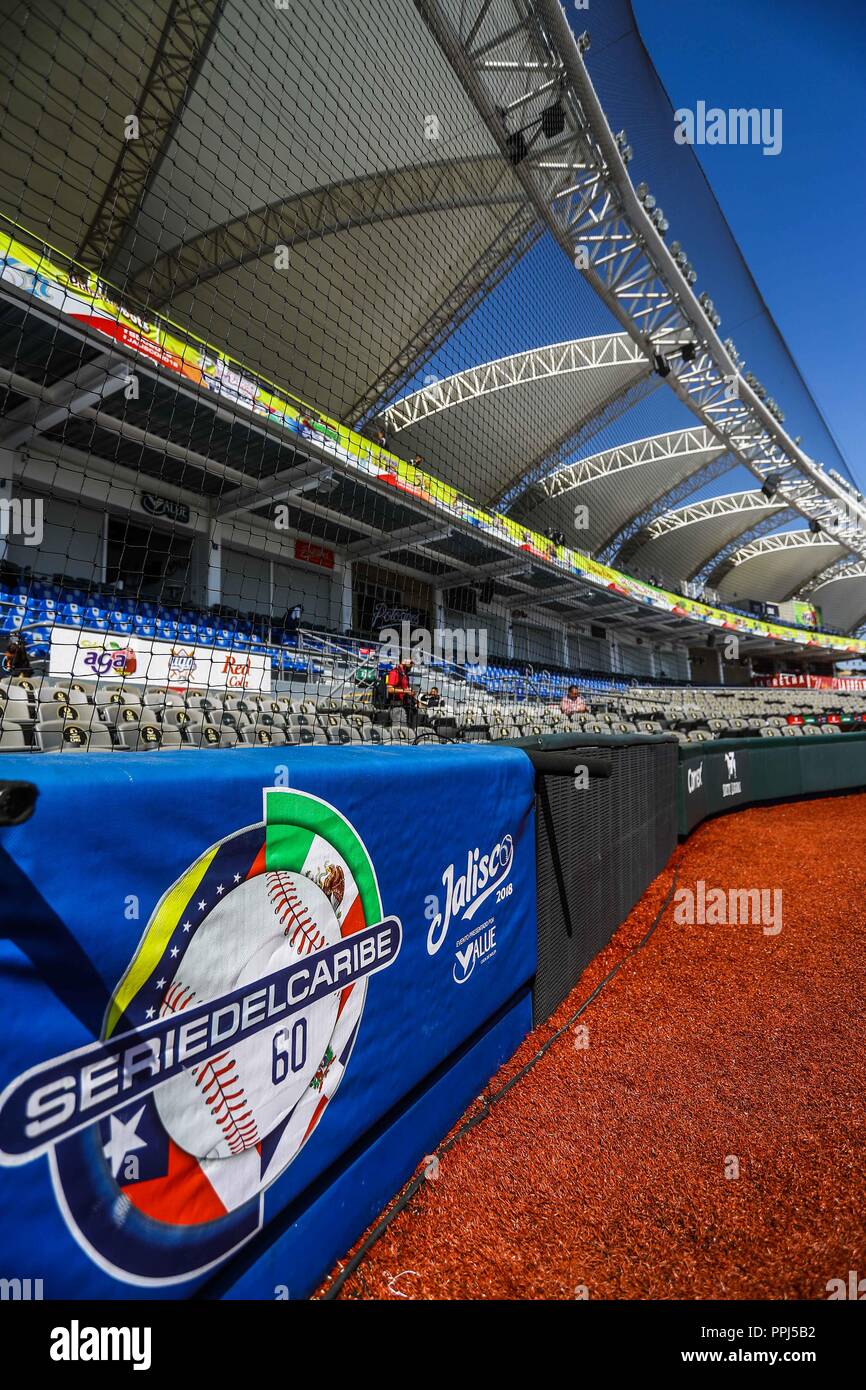 Panoramablick auf das Estadio Charros de Jalisco Stadium vor Beginn der Tätigkeit des Karibischen Baseball Serie mit einem Wettbewerb Stockfoto