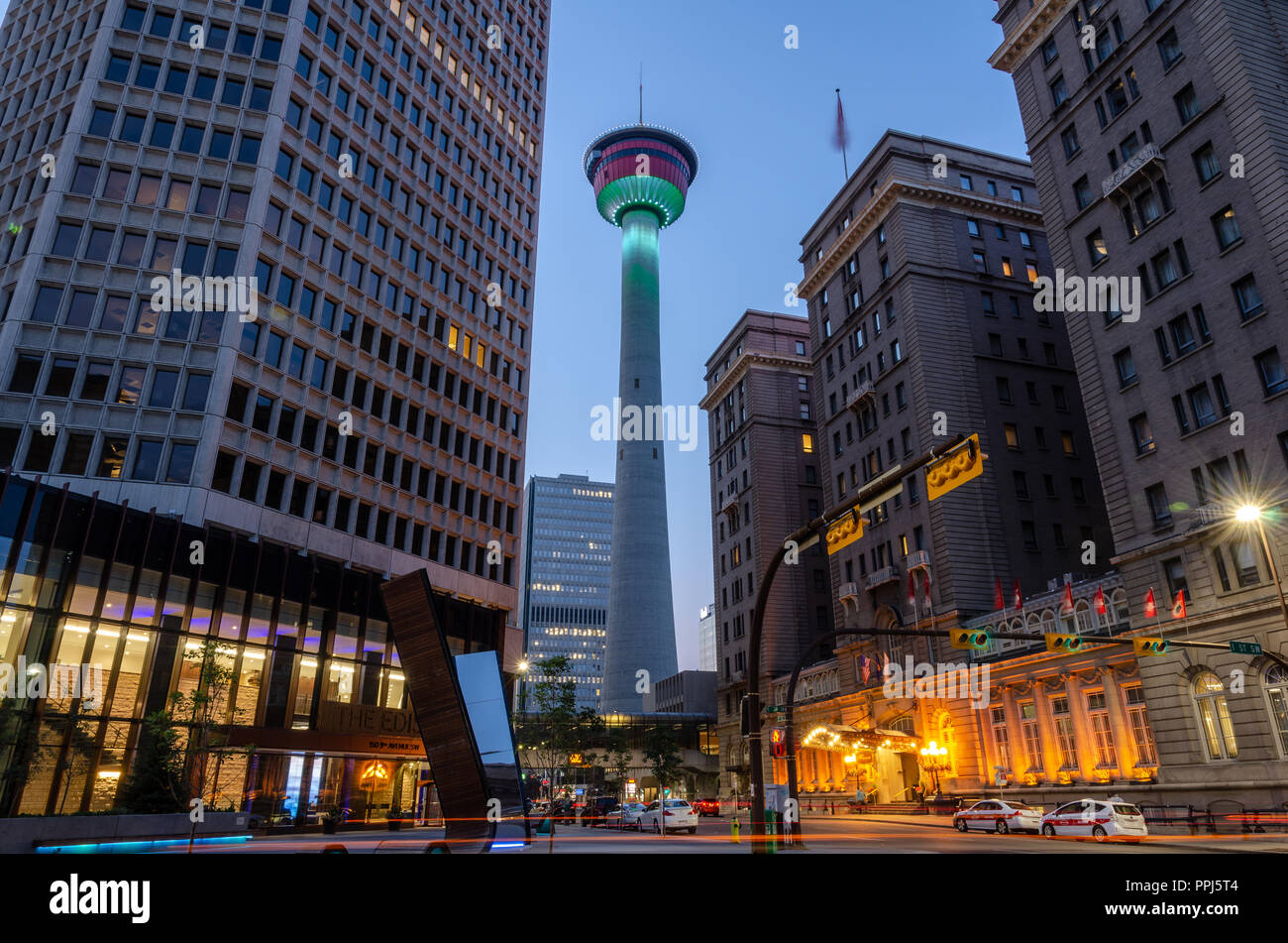 Calgary Tower am 9. Avenue, Calgary Stockfoto