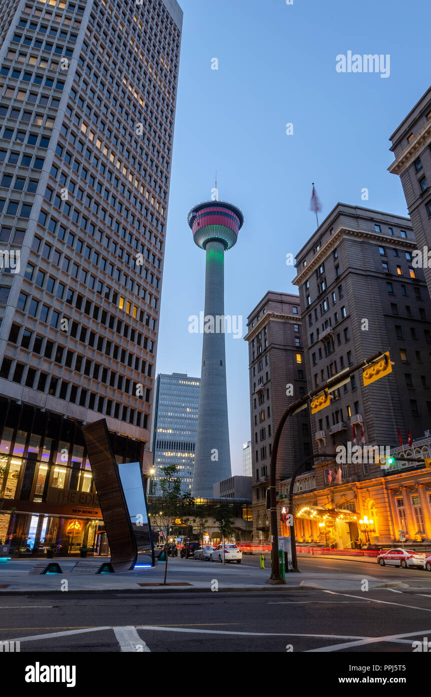 Calgary Tower am 9. Avenue, Calgary Stockfoto