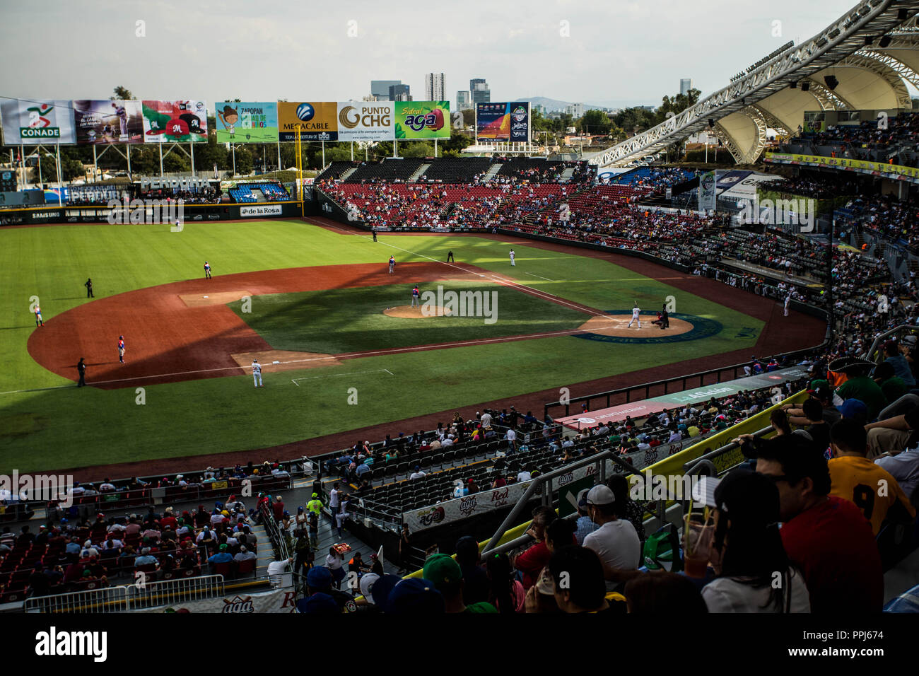 Vista panorámica del Estadio Panamericano o Estadio de Los Charros de Jalisco. Stadion. . Partido de Beisbol de la Serie del Caribe con el encuentro Stockfoto