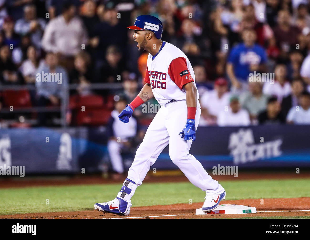 Eddie Rosario de Puerto Rico, Feier hacia El Dogout al llegar a la Tercera base de la segunda Entrada, durante el Partido entre Puerto Rico contra V Stockfoto