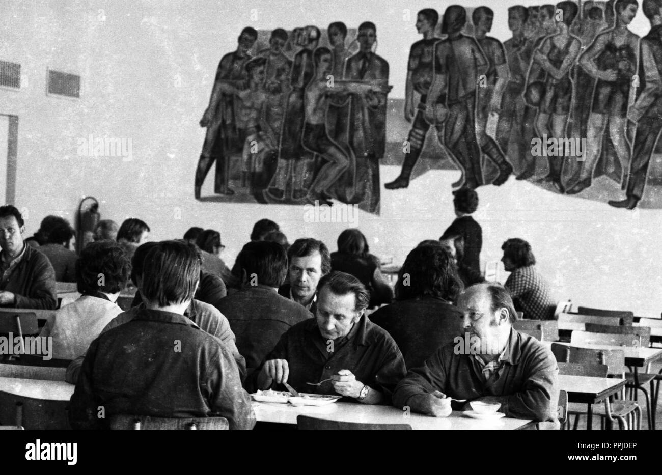 VEB (Volkseigener Betrieb) Germania in Karl-Marx-Stadt (DDR) im September 1975. Anlagenbau Cantine. | Verwendung weltweit Stockfoto