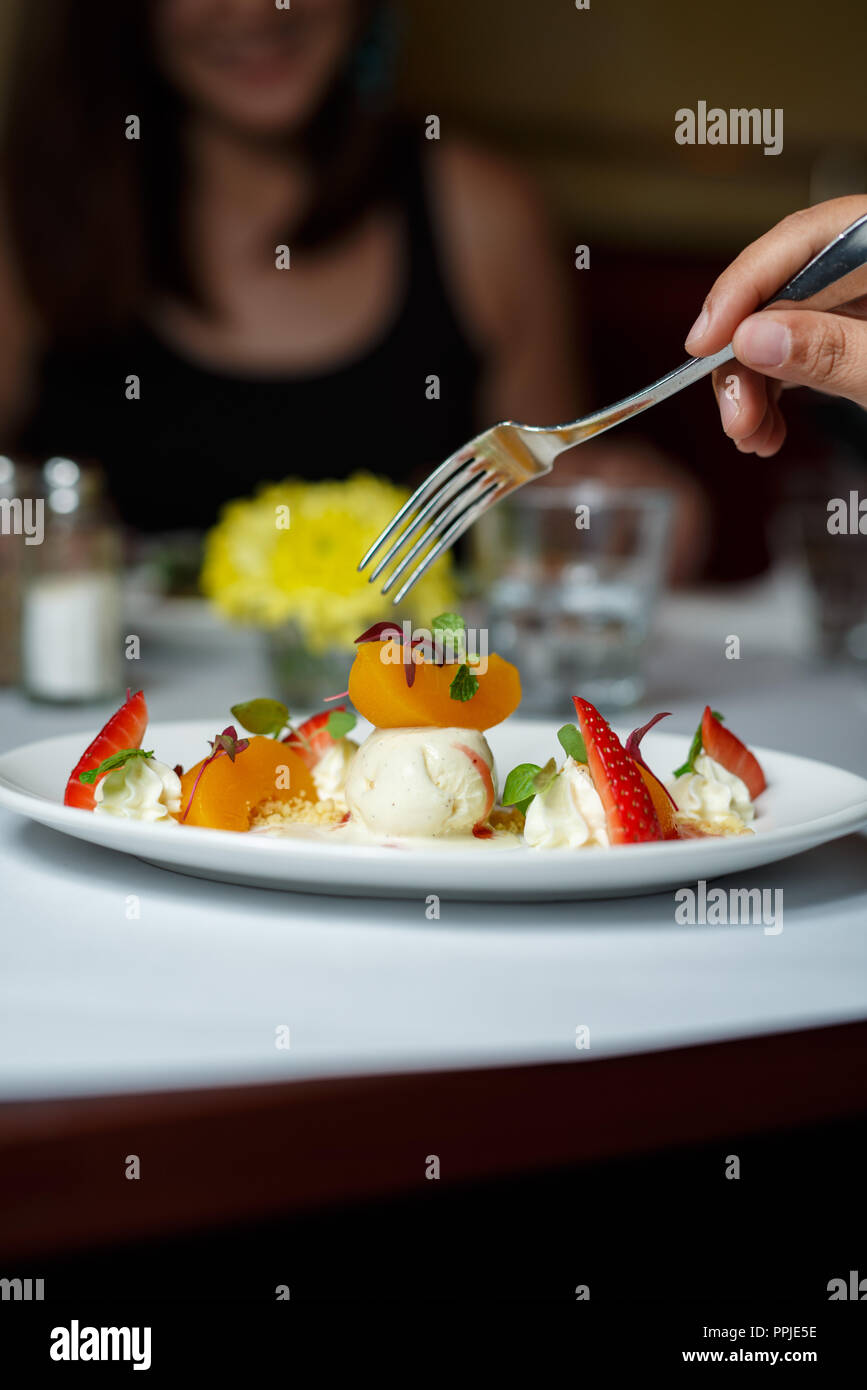 Close up Food Fotografie Fine Dining Desserts mit verschiedenen Spezialitäten Stockfoto