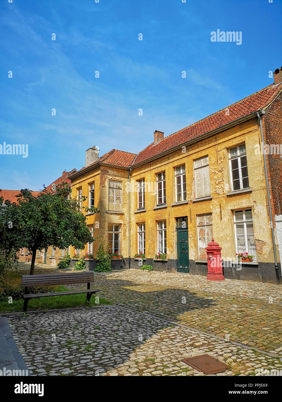 Alte beguine Häuser in der Unesco-geschützten Beginenhof in der Innenstadt von Lier, Belgien Stockfoto