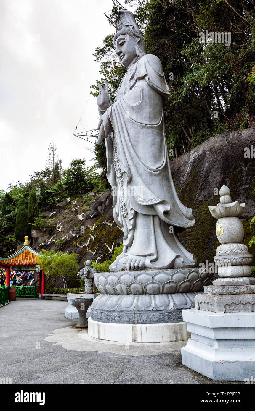 Big Standing Kuanyin Statue an Chin Swee Tempel, Genting Highland, Malaysia Stockfoto