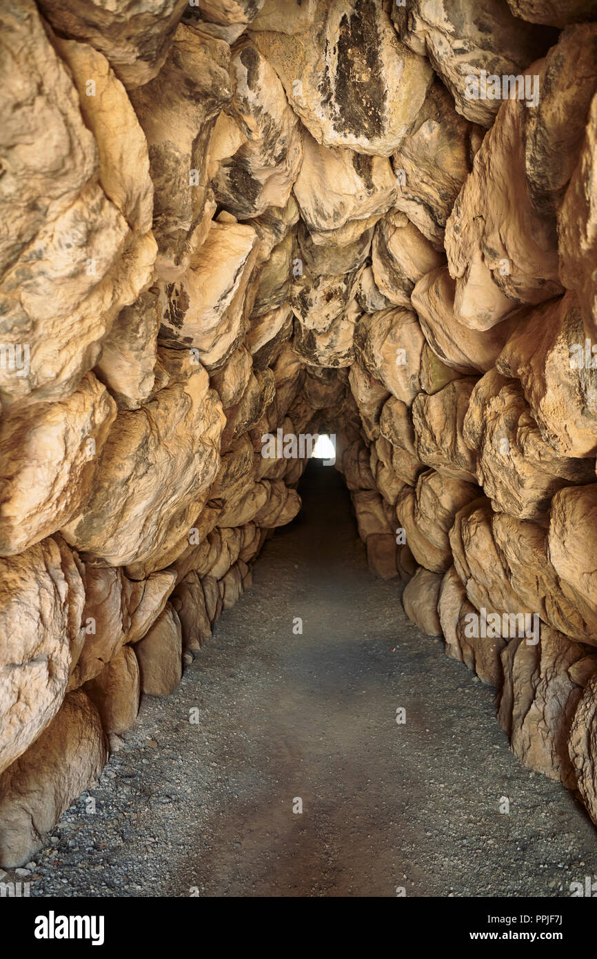 Bild-und-Bild des Tunnels unter dem Sphinx Tor. Hattusa (auch Ḫattuša oder hattusas) spät Anatolischen Bronzezeit Hauptstadt des hethitischen Reiches. Hitti Stockfoto