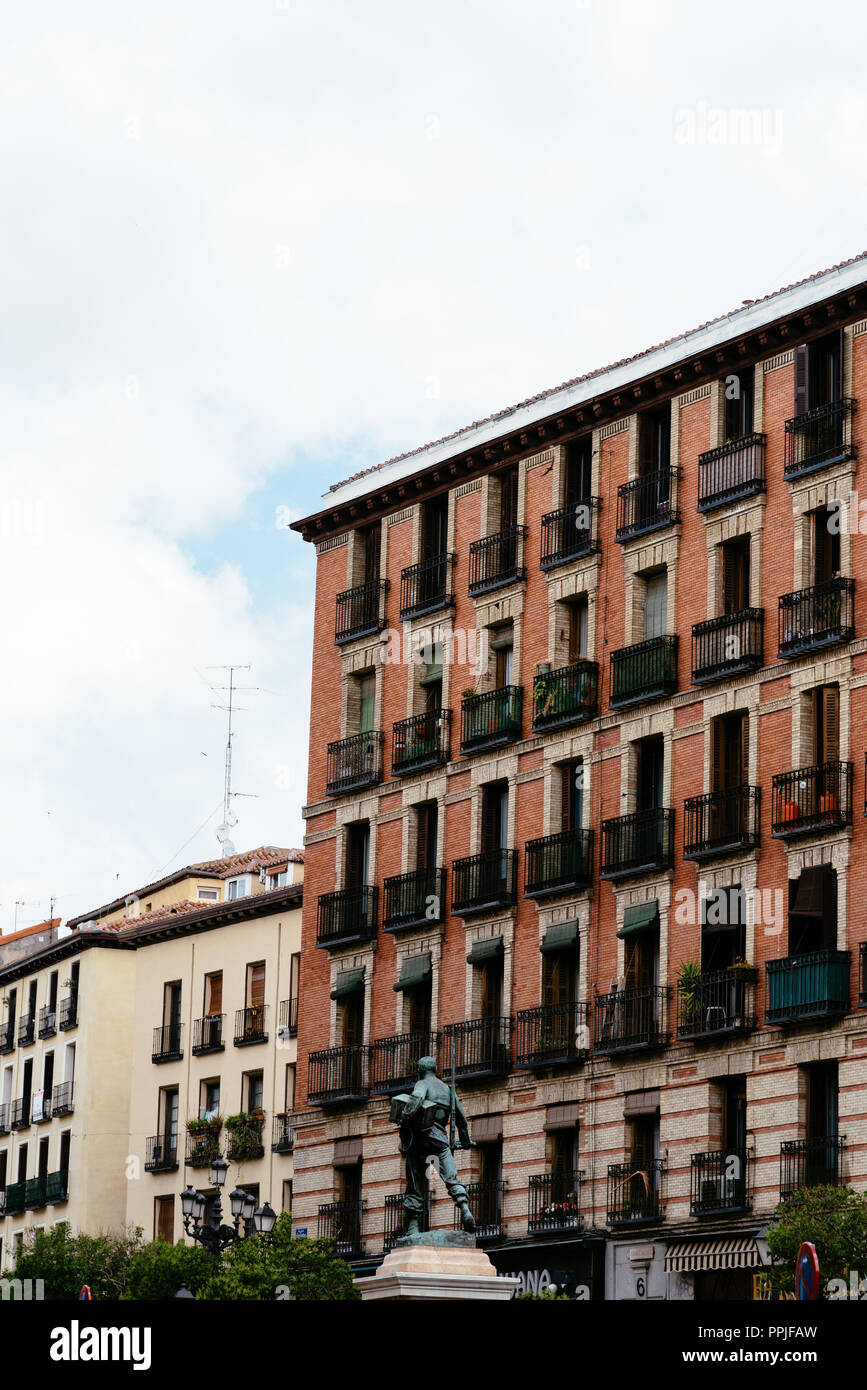 Madrid, Spanien - 2. Juni 2018: Die Statue von cascorro in Lavapies Nachbarschaft. Es war die typische Nachbarschaft Madrids betrachtet, hat jetzt eine große Stockfoto