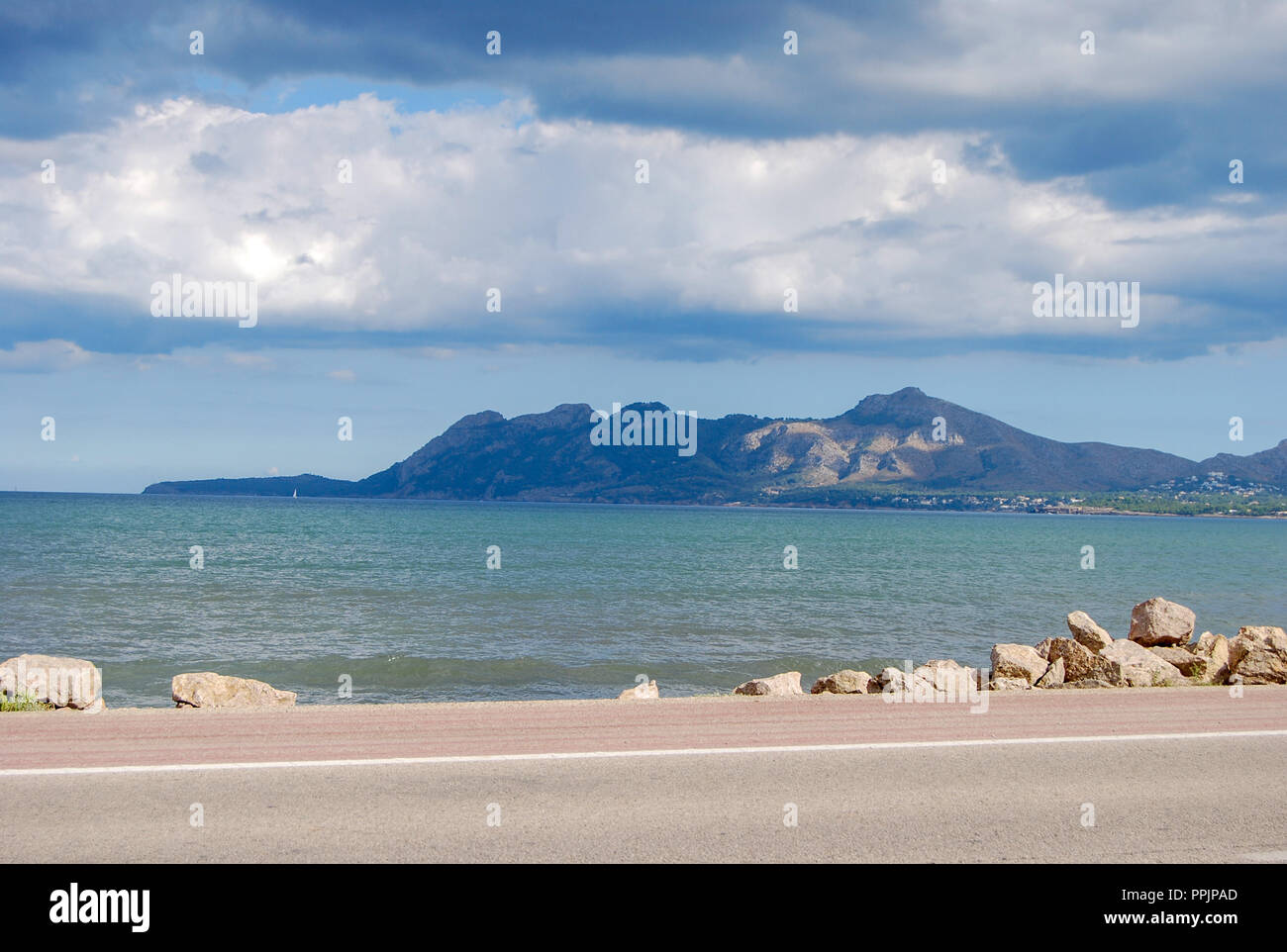 Bucht von Pollenca auf Mallorca Stockfoto