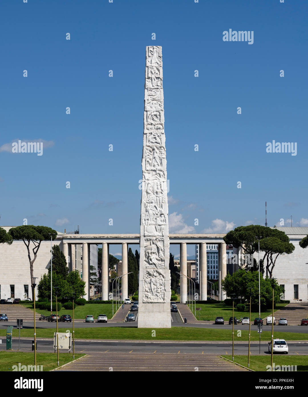 Rom. Italien. Eur. Der Obelisk zu Guglielmo Marconi gewidmet auf der Piazza Guglielmo Marconi. Der 45 Meter hohe Obelisk aus Stahlbeton Stockfoto