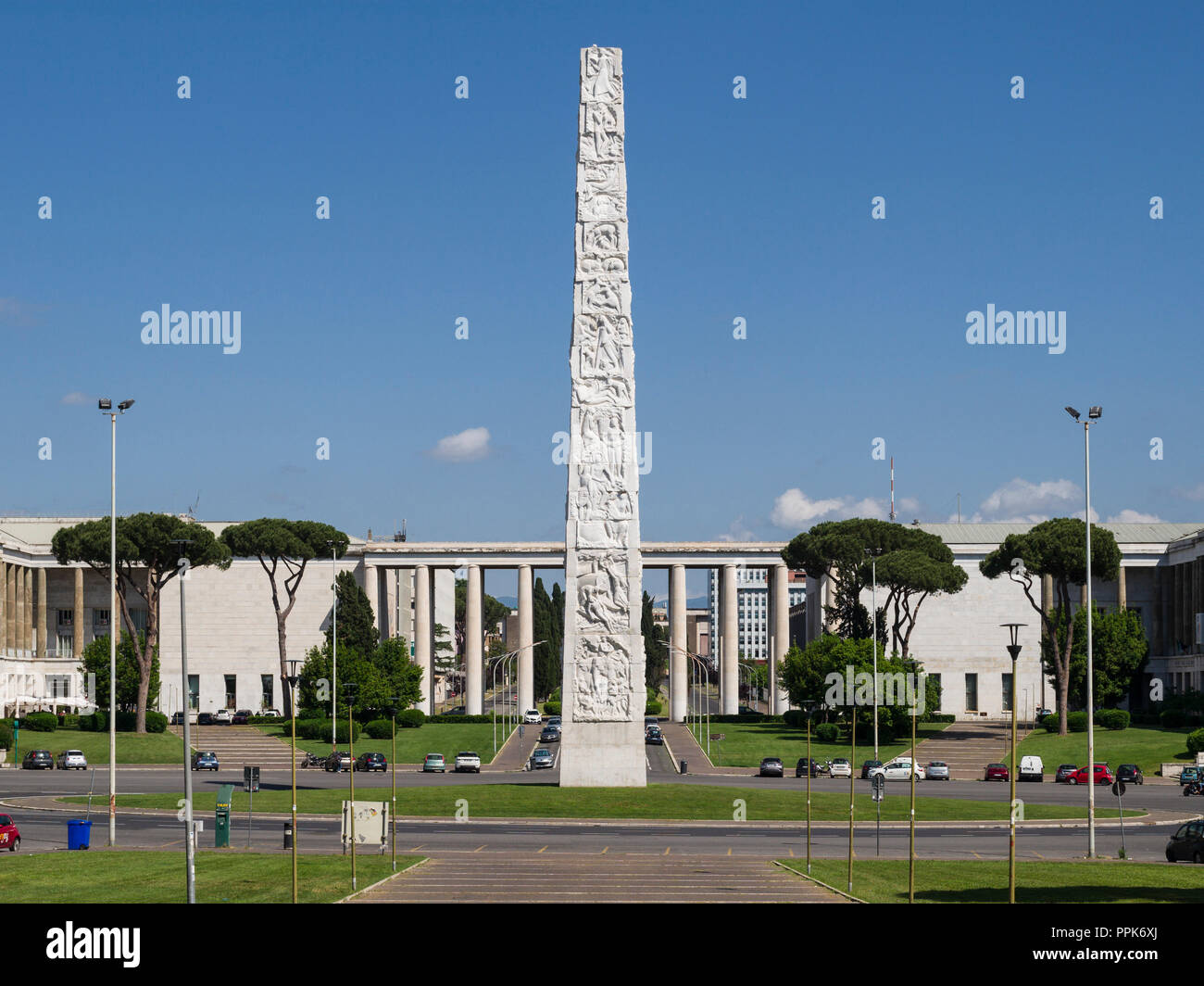 Rom. Italien. Eur. Der Obelisk zu Guglielmo Marconi gewidmet auf der Piazza Guglielmo Marconi. Der 45 Meter hohe Obelisk aus Stahlbeton Stockfoto