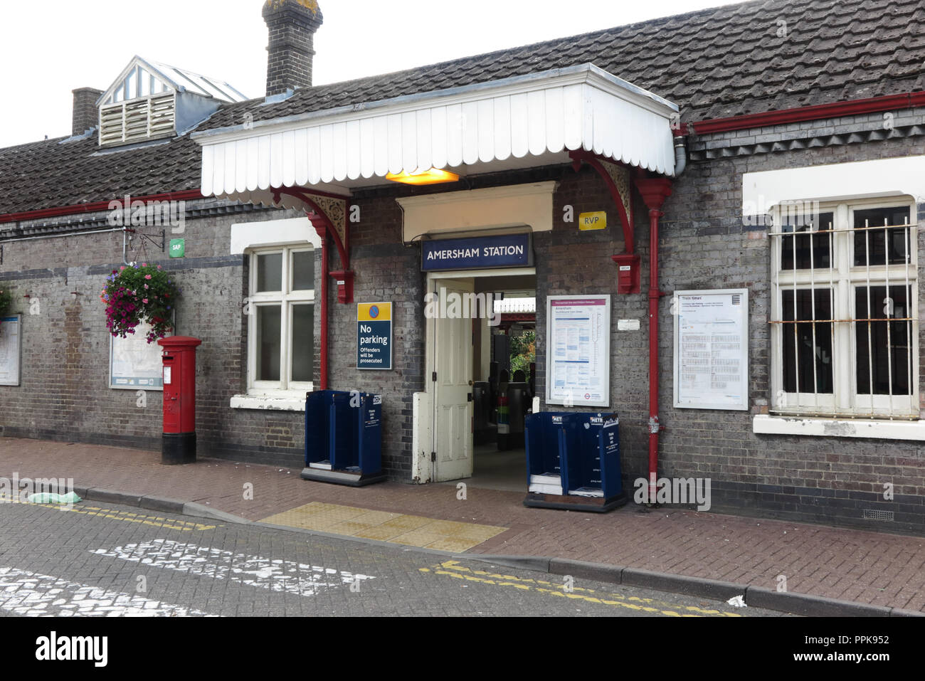 Der Bahnhof und die U-Bahnstation, Amersham, Buckinghamshire Stockfoto