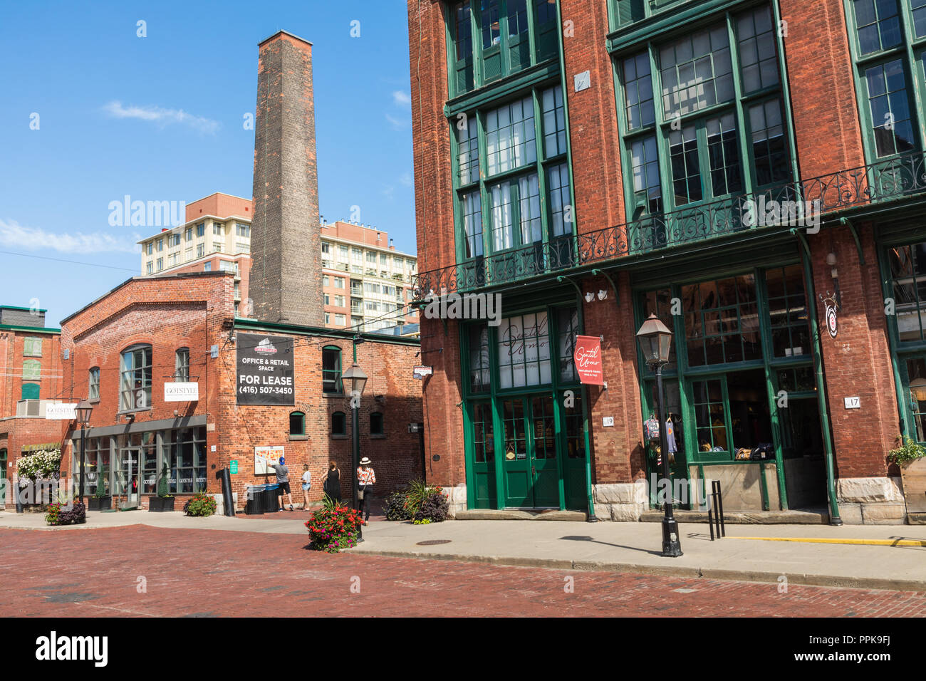 TORONTO, KANADA - 18 SEPTEMBER 2018: Distillery District (ehemalige Gooderham & Würzen Brennerei) - Historische und Unterhaltungsviertel. Es enthält num Stockfoto