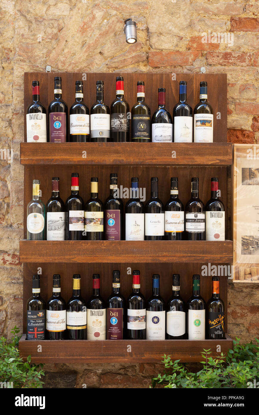 Italien Wein - Flaschen roten italienischen Wein in Montalcino, Toskana Italien Europa Stockfoto
