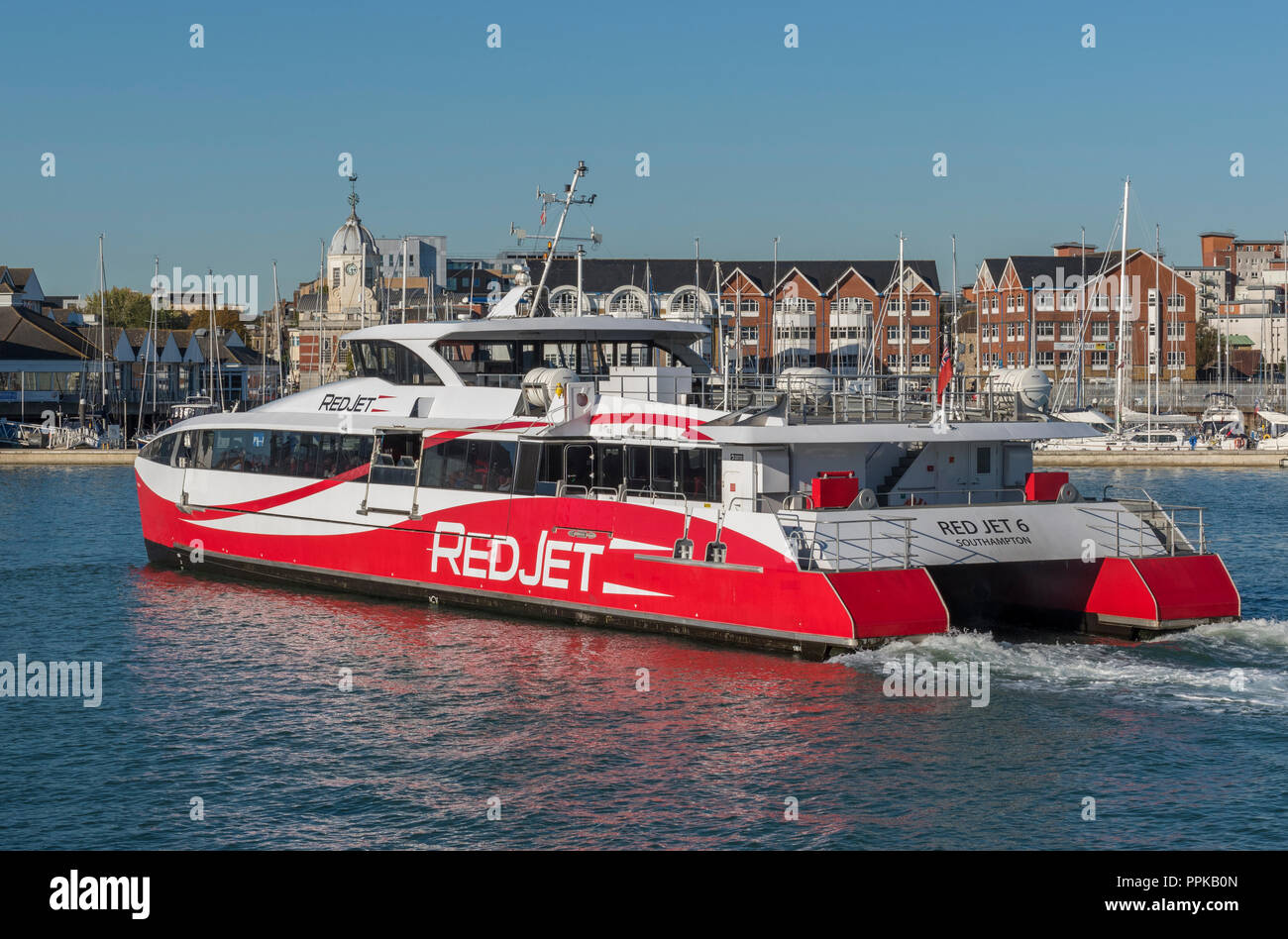 Red Funnel Isle of Wight Fähren rot Jet 6 Service von Southampton nach cowes auf der Isle of Wight. Stockfoto