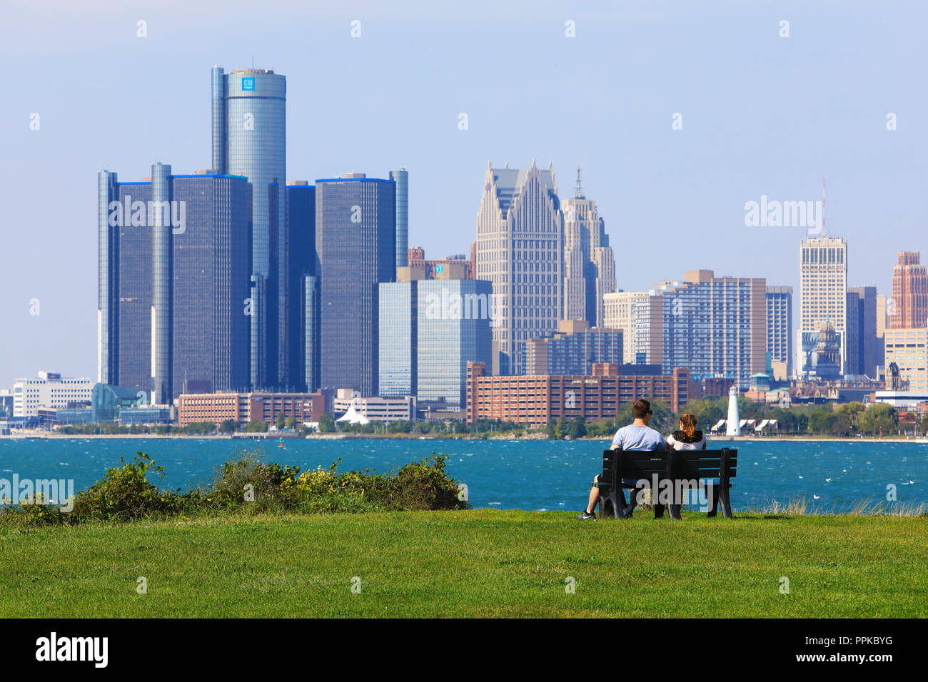 Die Skyline der Stadt Detroit über den Fluss von Belle Isle Park, in Michigan in den USA Stockfoto