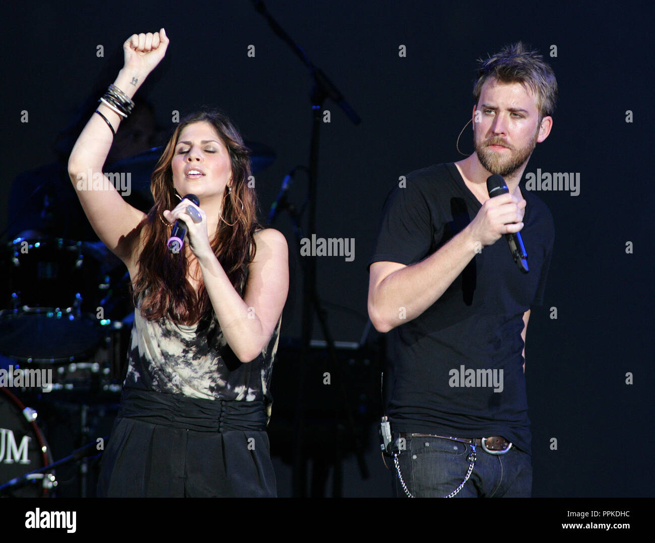 Hillary Scott und Charles Kelley mit Lady Antebellum ausführen, im Konzert beim Cruzan Amphitheater in West Palm Beach, Florida am 8. Mai 2010. Stockfoto