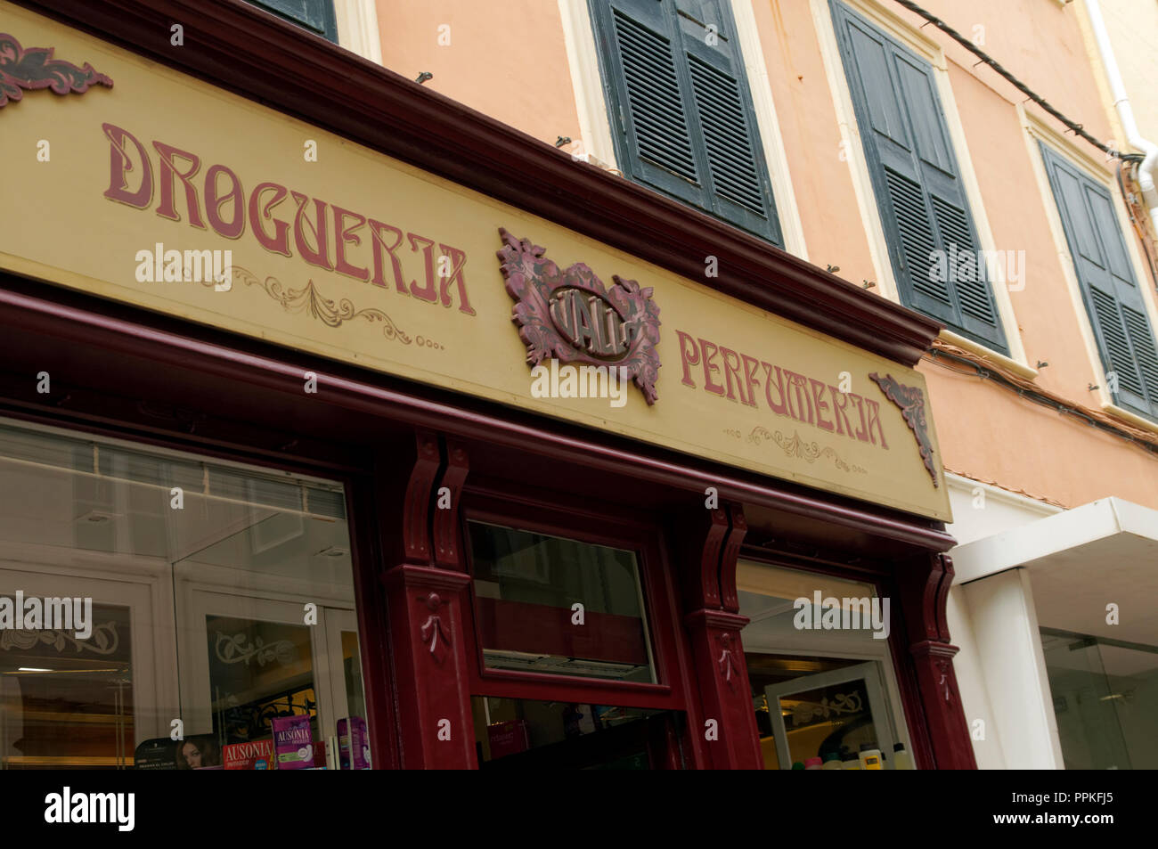 Parfümerie-Shop, Mahon oder Mao, Menorca, Balearen, Spanien. Stockfoto