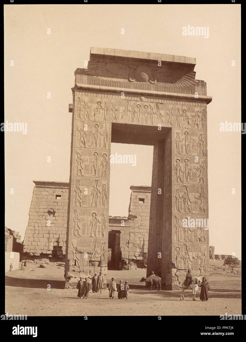 Karnak. Pylone de Ptolomee. Artist: Unbekannt. Datum: 1880. Museum: Metropolitan Museum of Art, New York, USA. Stockfoto