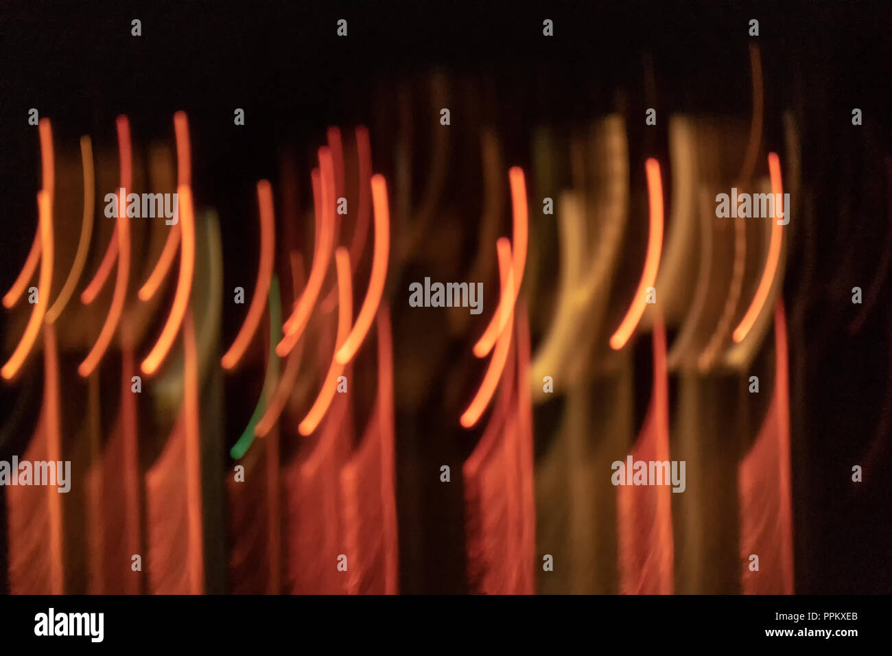 Pacaya Samiria Reservat, Peru, Südamerika. Leuchtet auf einem Boot in der Nacht, während auf eine Beschleunigung skiff auf das Boot. Stockfoto