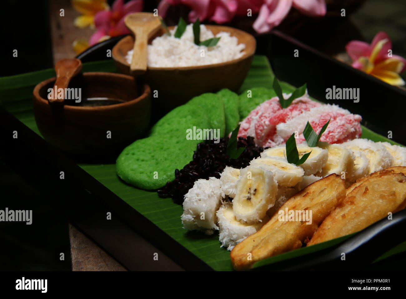 Lima Jaja Bali. Fünf Arten von balinesischen traditionellen Kuchen. Stockfoto