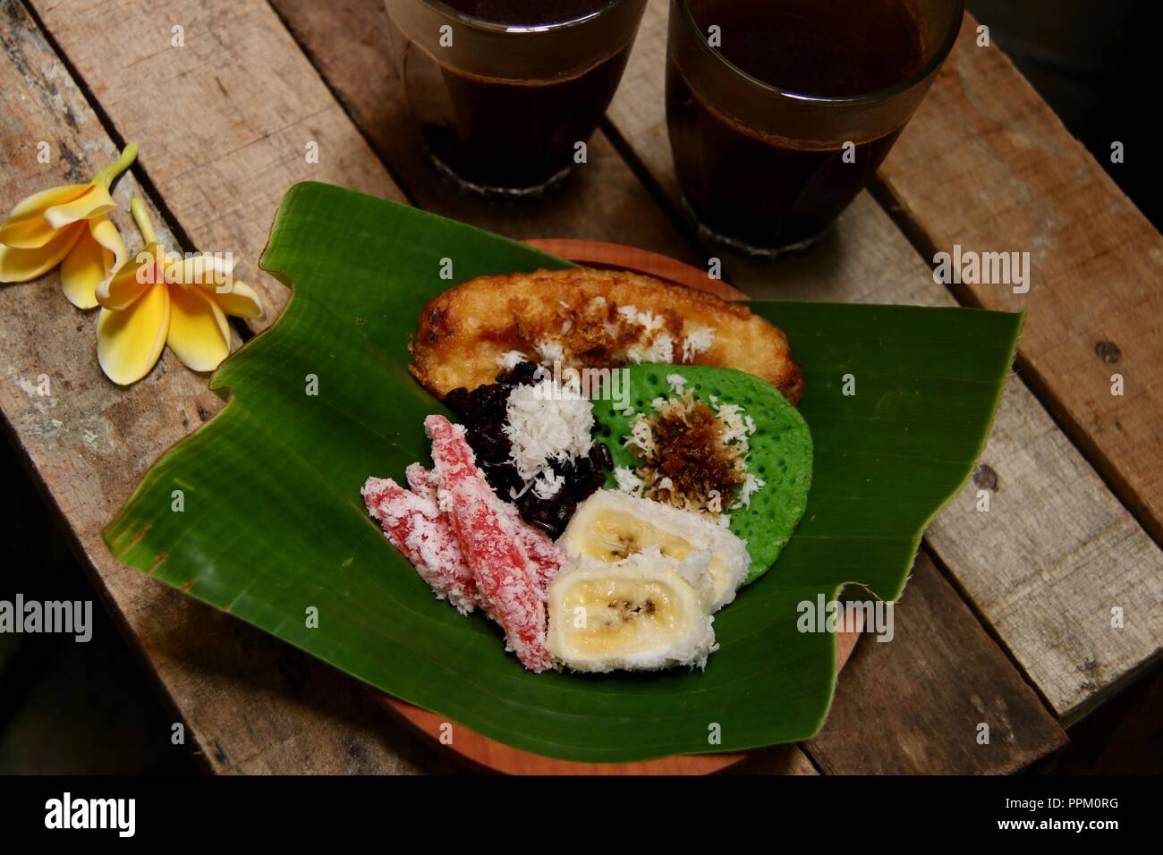 Lima Jaja Bali. Fünf Arten von balinesischen traditionellen Kuchen. Stockfoto