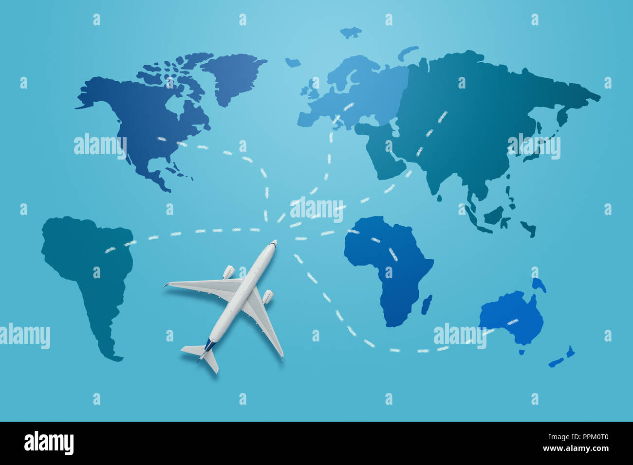 Reisen rund um die Welt. Kleines Flugzeug Modell auf der blauen Karte Welt mit verschiedenen Flugziele Stockfoto