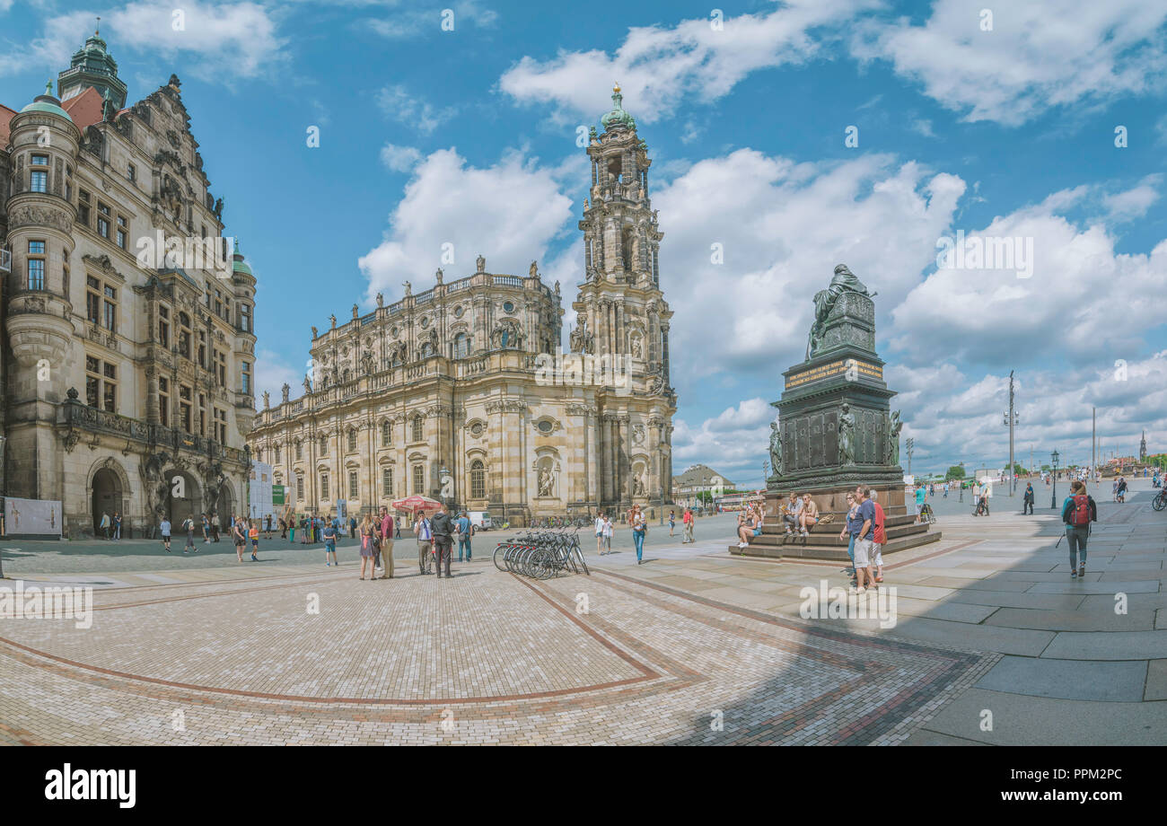 Stadtzentrum von Dresden in Deutschland. Schloßplatz, Katholische Hofkirche Altstadt Stockfoto