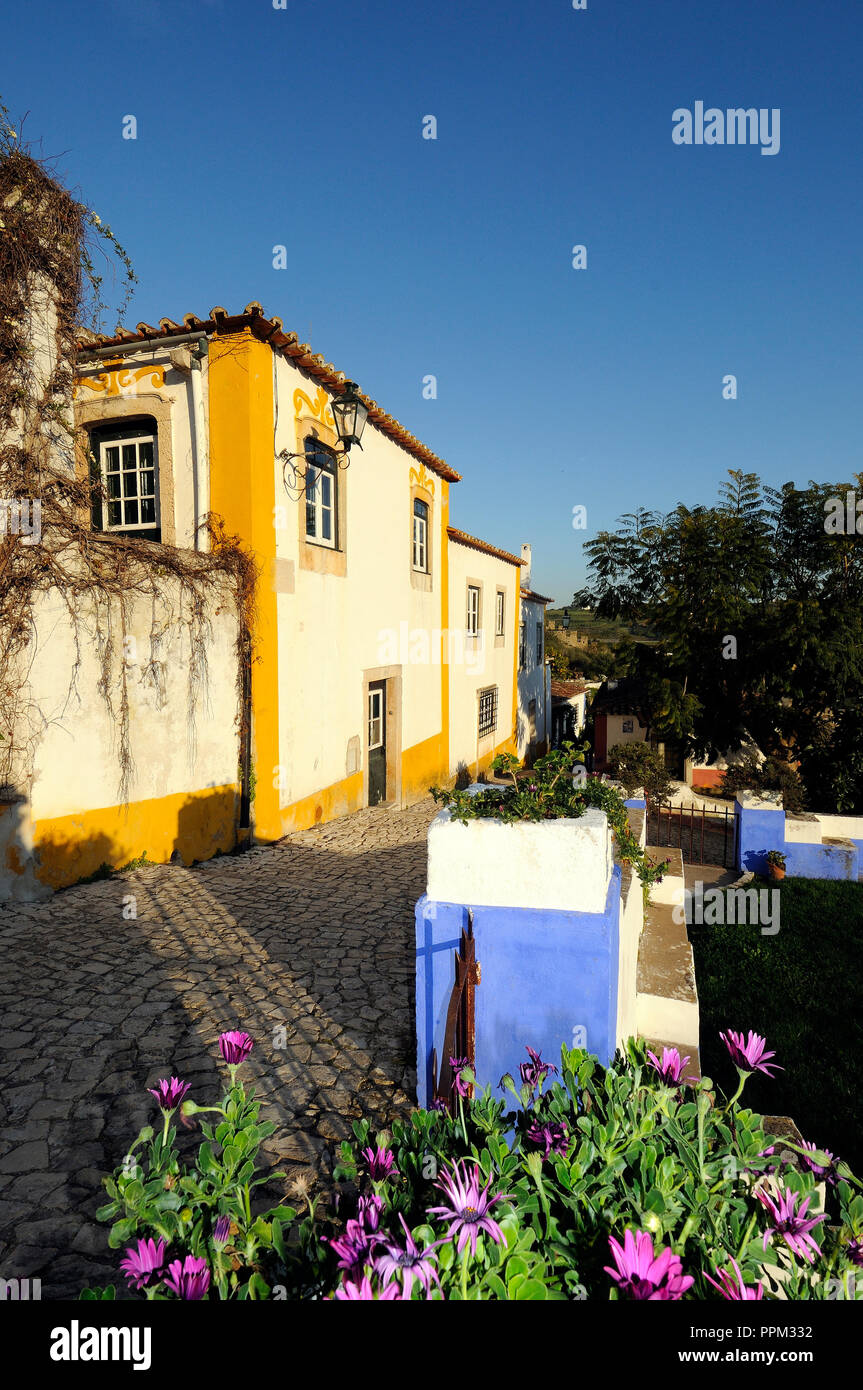 Óbidos, einem der schönsten mittelalterlichen Dörfer in Portugal seit dem 12. Jahrhundert. Stockfoto