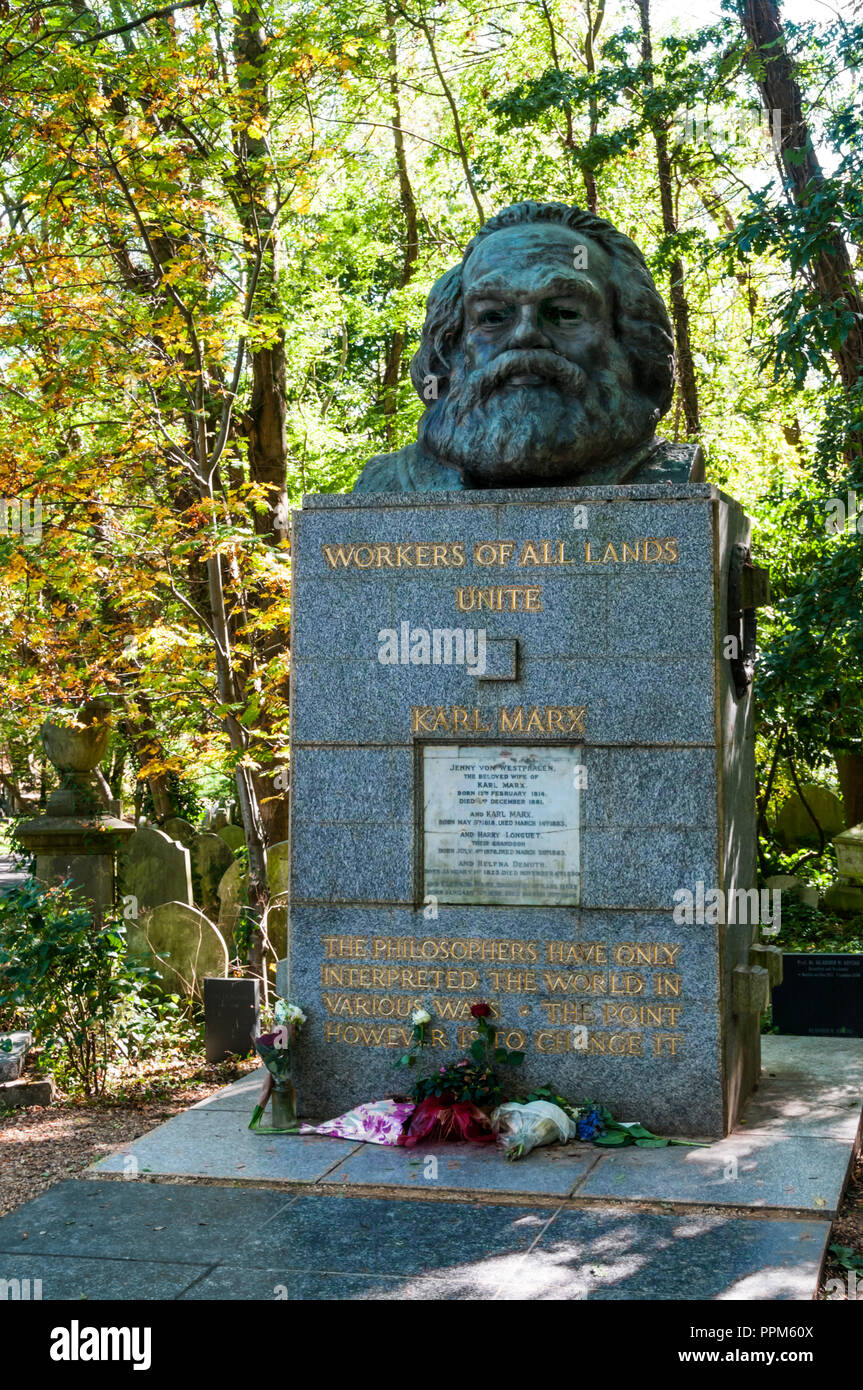 Das Grab von Karl Marx in Highgate Friedhof, London. Stockfoto