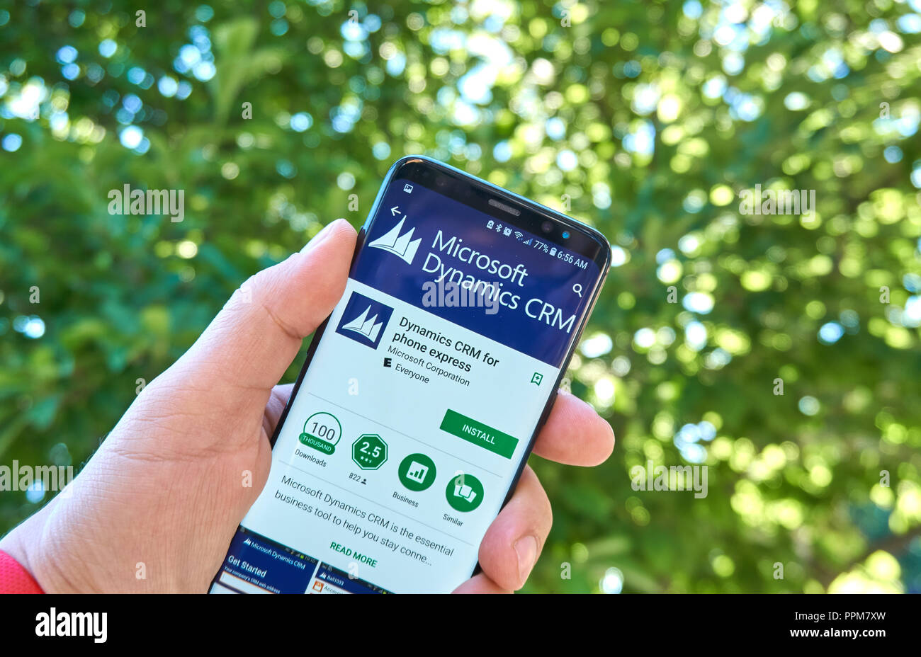 MONTREAL, KANADA - 28. August 2018: Microsoft Dynamics CRM android app auf Samsung S8-Bildschirm. Stockfoto