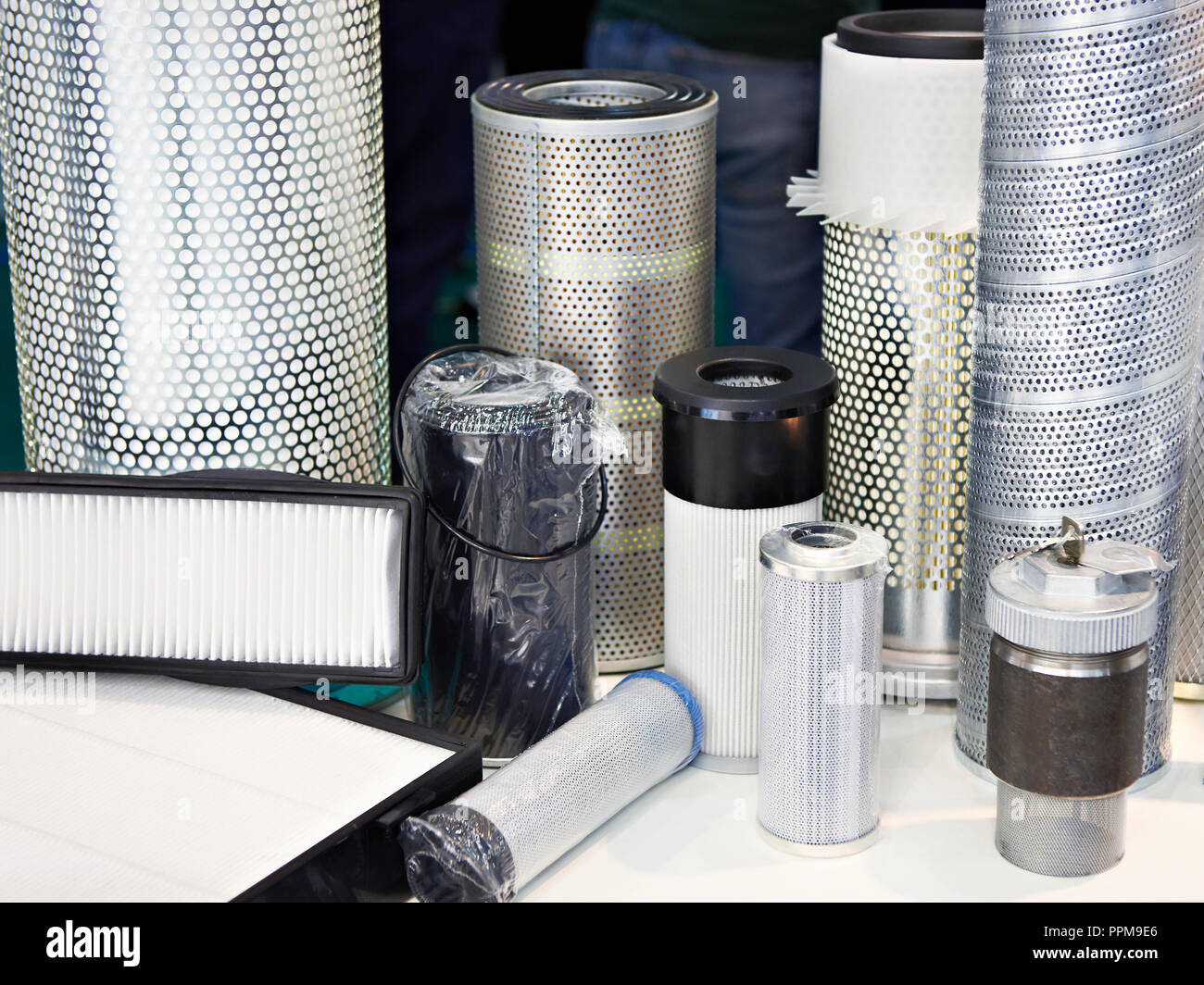 Filterelemente auf dem Messestand des Store Stockfoto