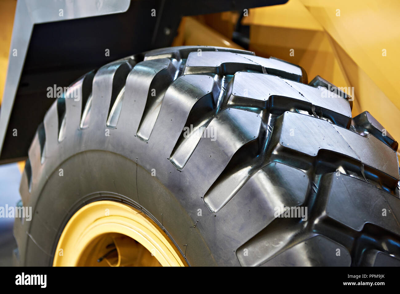 Reifen der neuen Frontlader Stockfoto