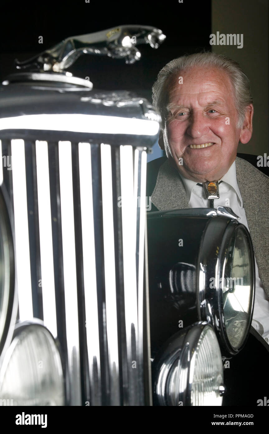 Norman Dewis Jaguar test Fahrer, 25 Modelle einschließlich der XK 120 C/D/F Typen getestet und lief in Le Mans in einem D-Typ. Stockfoto