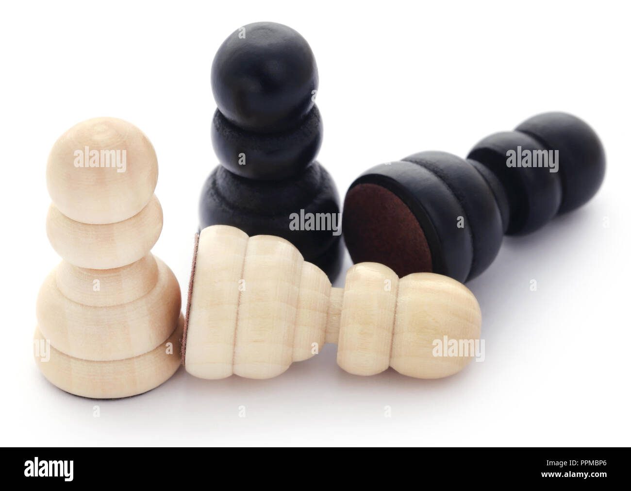 Holz- Spielball für Schach Spiel auf weißem Hintergrund Stockfoto