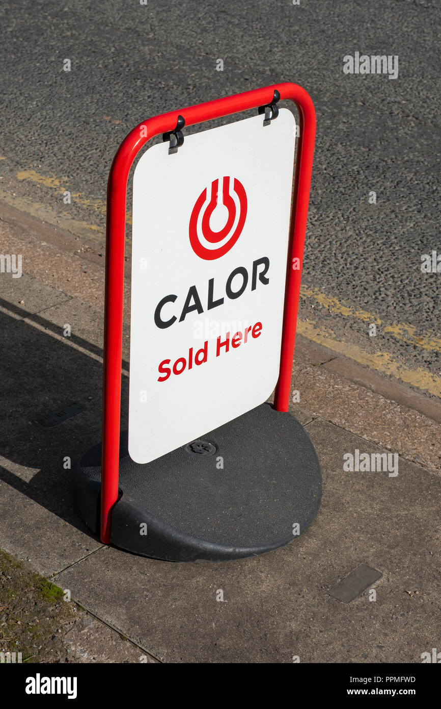 Calor gas Flaschen verkauft hier Anmelden an der Seite einer Straße, Großbritannien Stockfoto