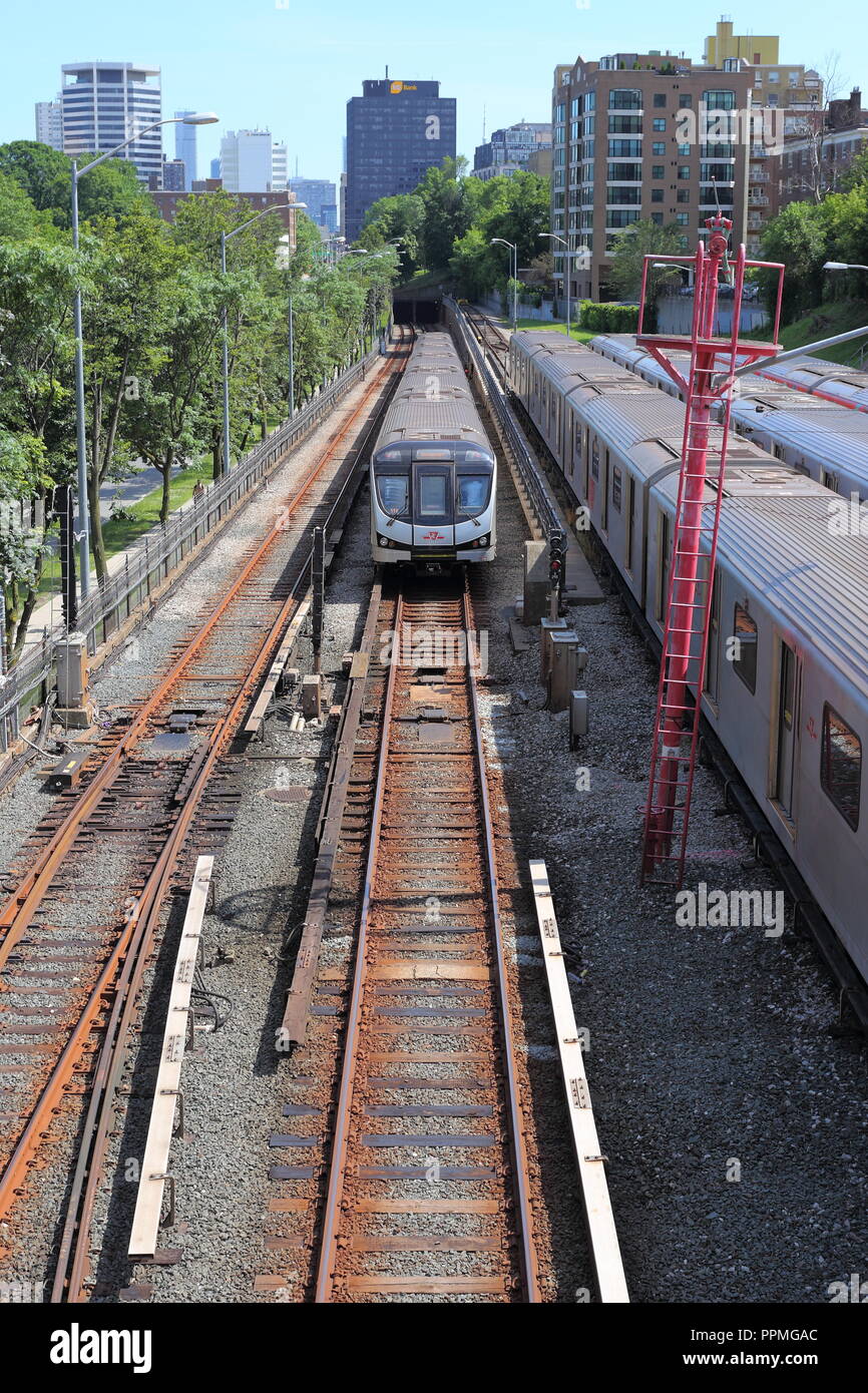 Davisville U-Bahn Station (Toronto, CA). Stockfoto