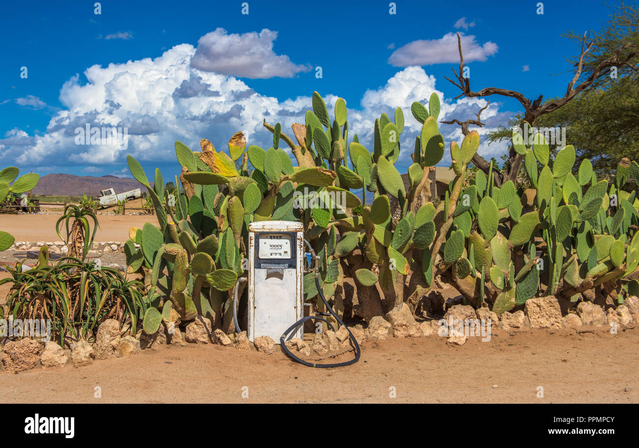 Alte Tankstelle in der Wüste Namib, Solitaire, Namibia Stockfoto