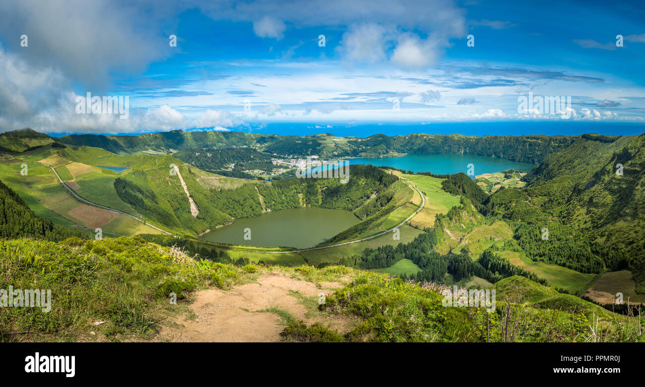 Blick auf die Caldeira von Sete Cidades, Sao Miguel, Azoren, Portugal Stockfoto