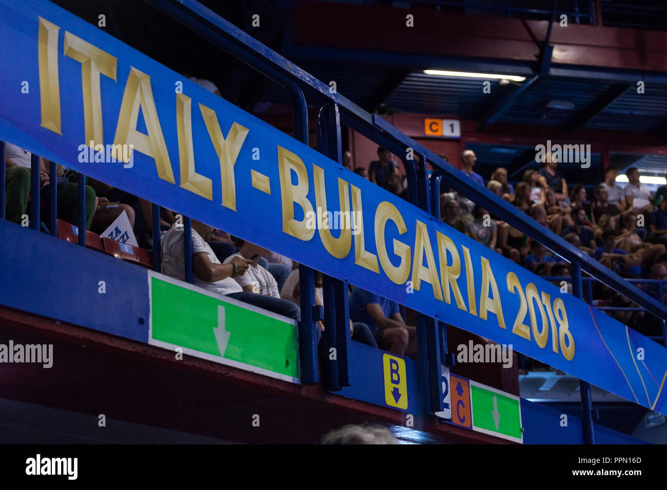 Mailand (Italien), 23. September 2018: Match Russland vs Finnland bei der fivb Volleyball-WM der Männer 2018. Logo text Italy-Bulgaria 2018. Stockfoto