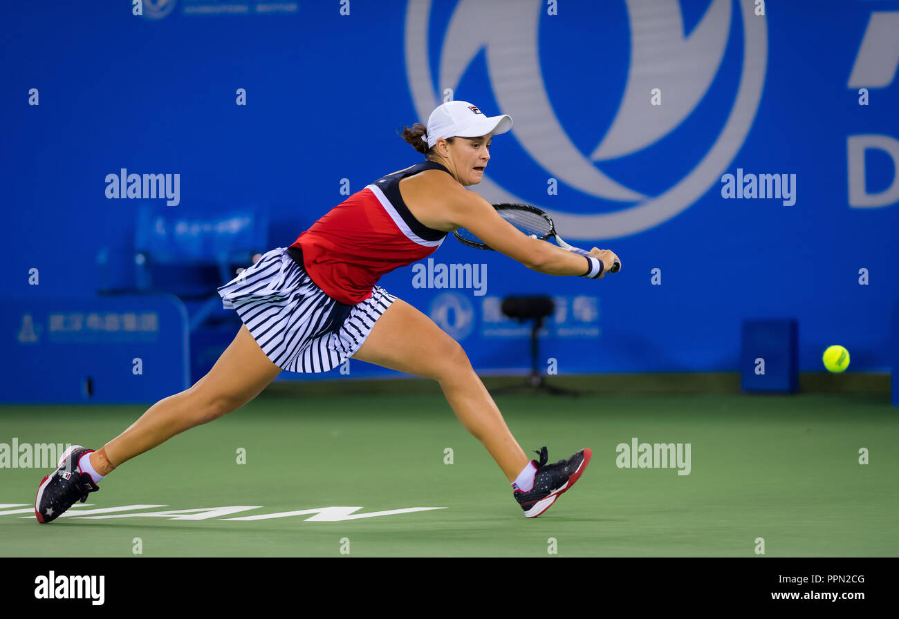 Wuhan, China. September 26, 2018 - Ashleigh Barty von Australien in Aktion während ihrer dritten Runde am 2018 Wuhan Dongfeng Motor öffnen WTA Premier 5 Tennis Turnier (Credit Bild: © AFP7 über ZUMA Draht) Stockfoto