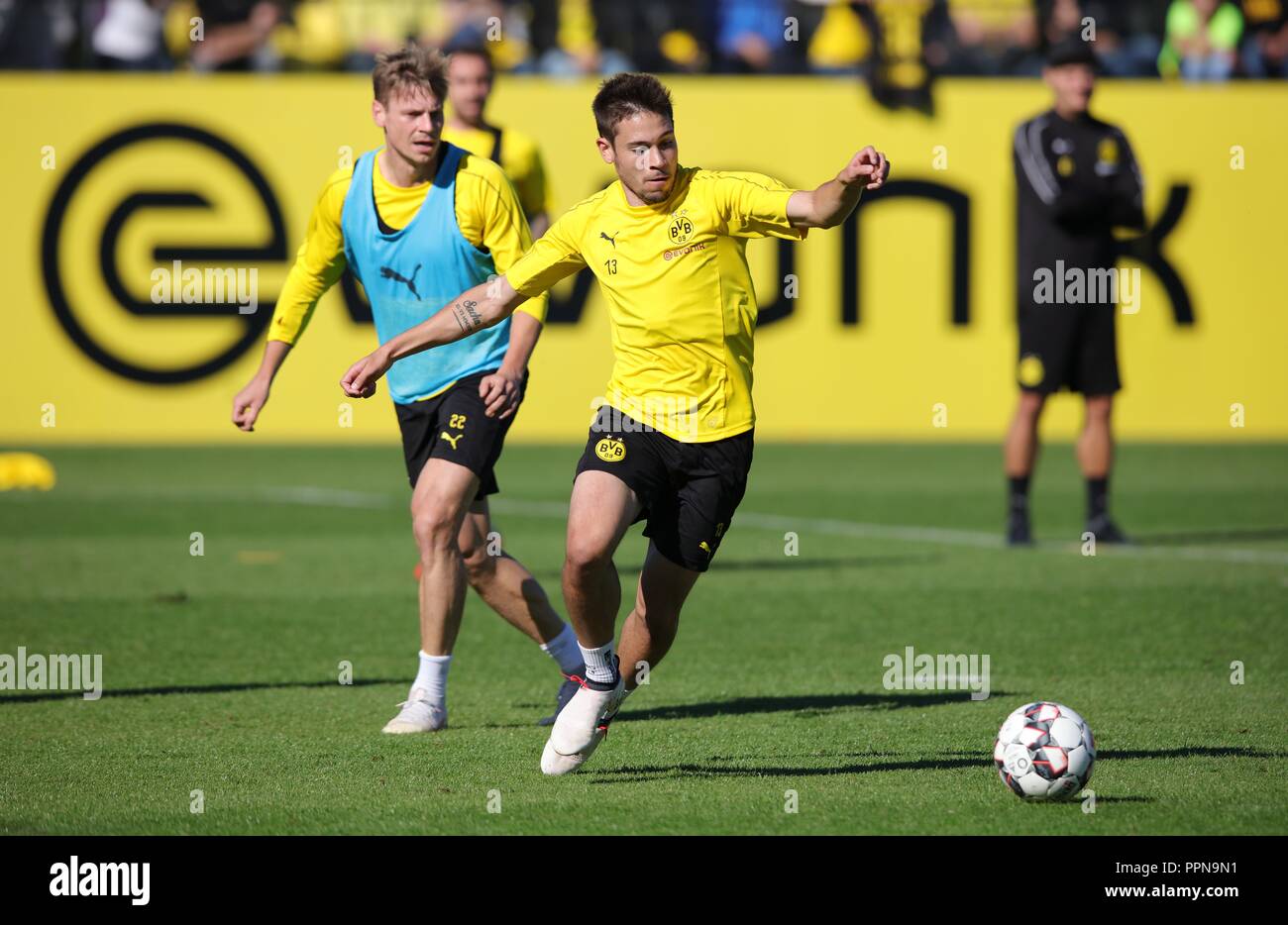 Firo: 27.09.2018, Fußball, 1.Bundesliga, Saison 2018/2019, BVB, Borussia Dortmund, Ausbildung, GUERREIRO | Verwendung weltweit Stockfoto