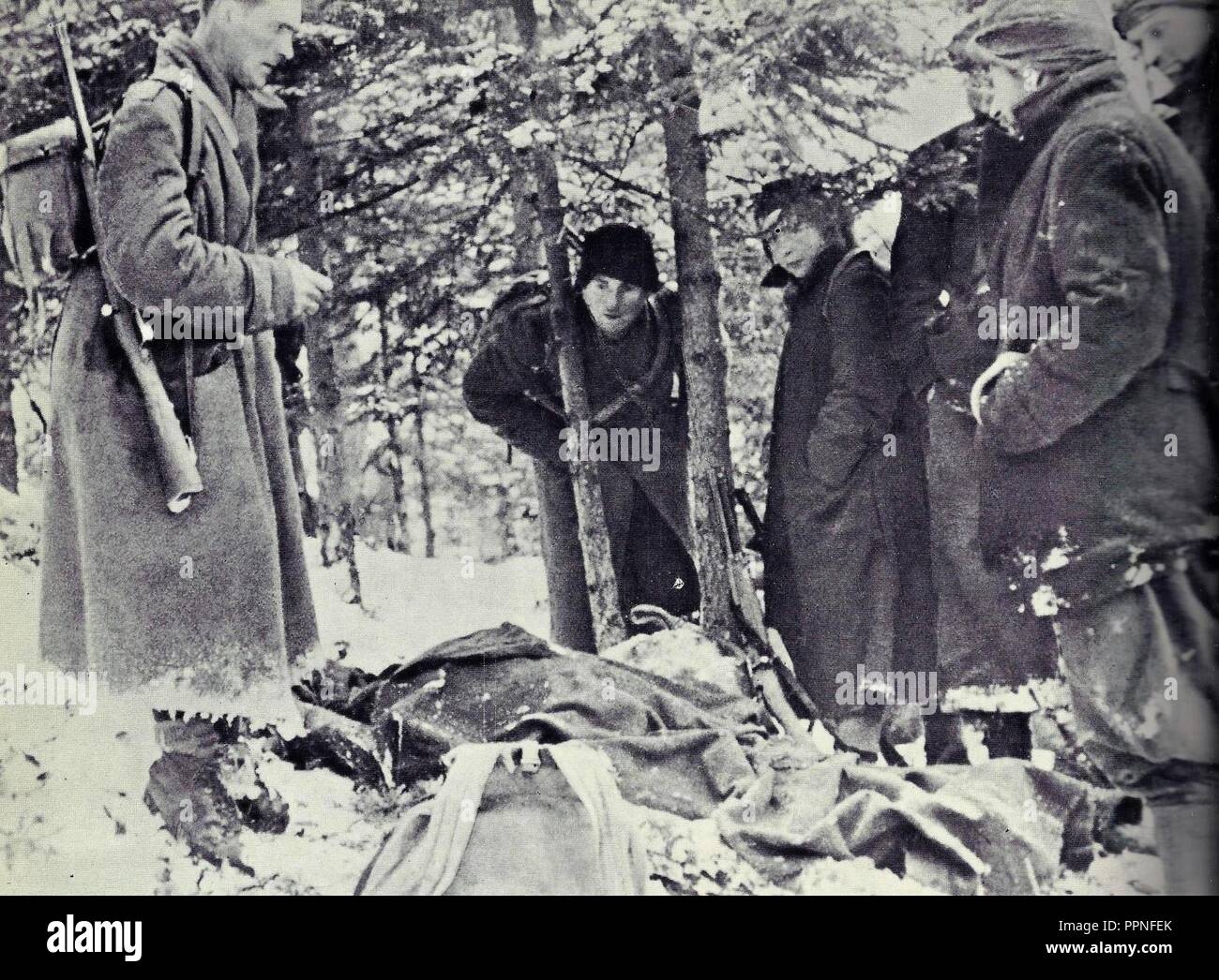 Borci Šercerjeve Brigade pri počitku na Graški gori 21 februarja 1944. Stockfoto