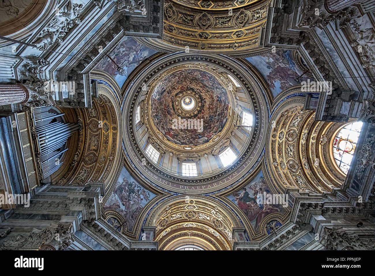 Dome in Sant' Agnese in Agone. Blick in die Kuppel mit Fresken und zwickeln Stockfoto