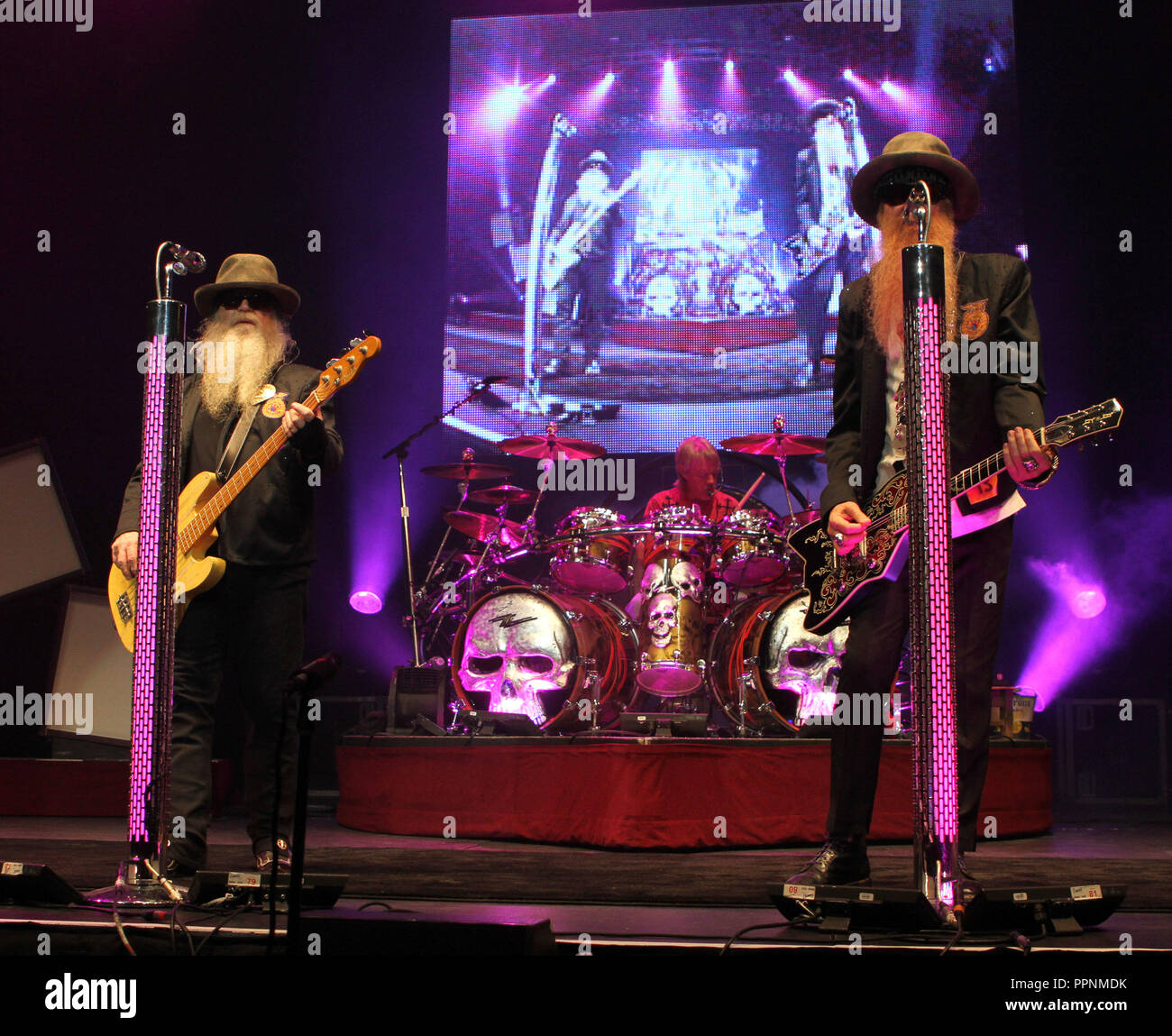 ZZ Top in Concert am Seminole Hard Rock Hotel und Kasino in Hollywood, Florida am 8. Juni 2011 Stockfoto